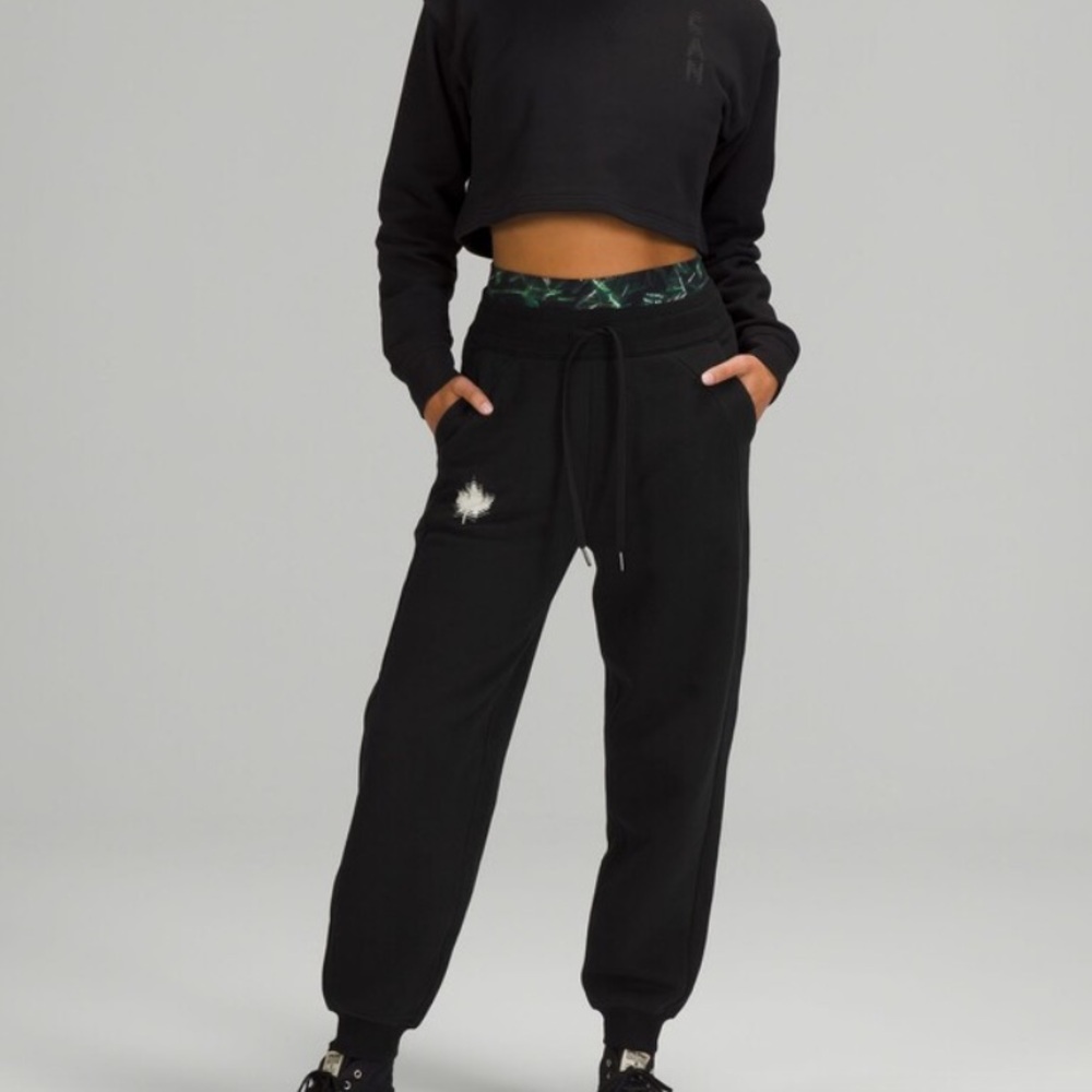 Lululemon Scuba Jogger Team Canada